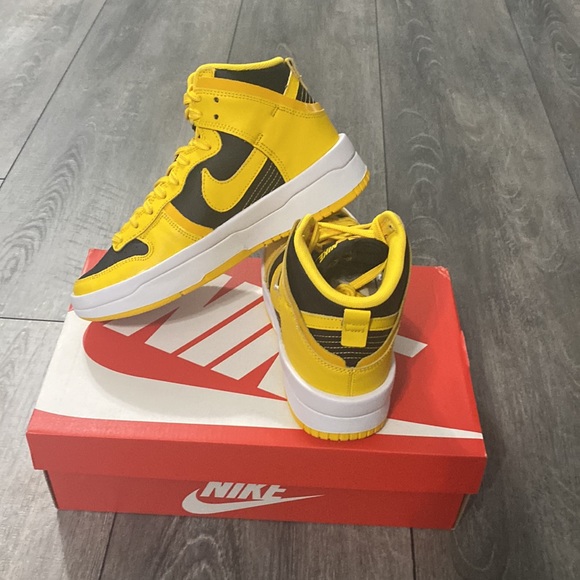 WMNS NIKE DUNK HIGH UP - Picture 8 of 11